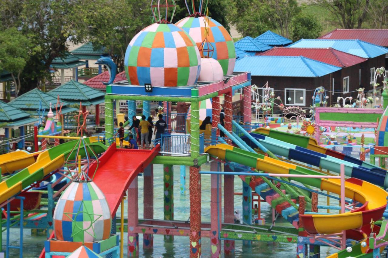 Resort Wisata Pantai Topejawa Takalar Booking Com