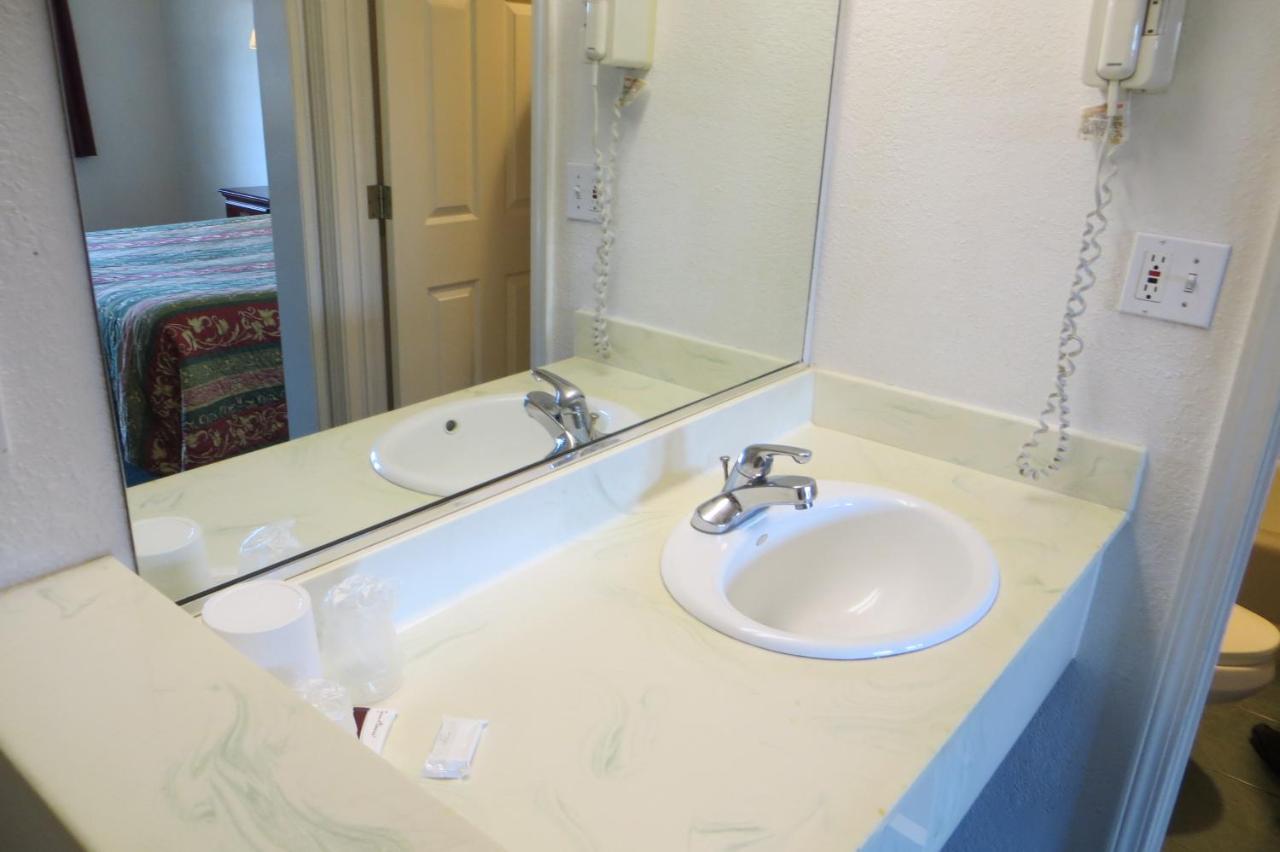 Capri Motel — photo 21