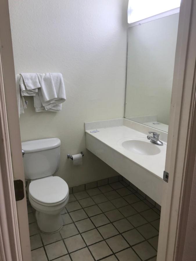 Aaron Motel — photo 18