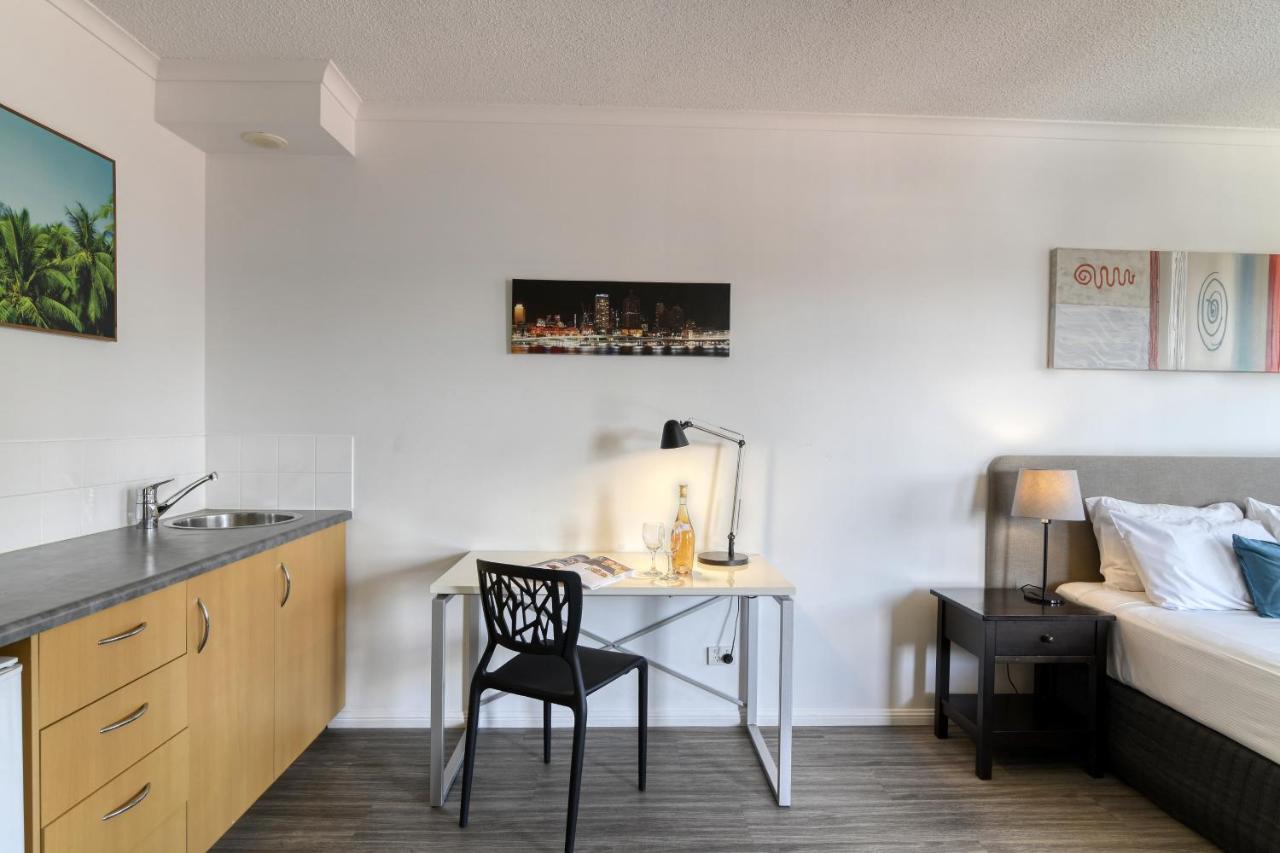 Central Brunswick Apartment Hotel photo