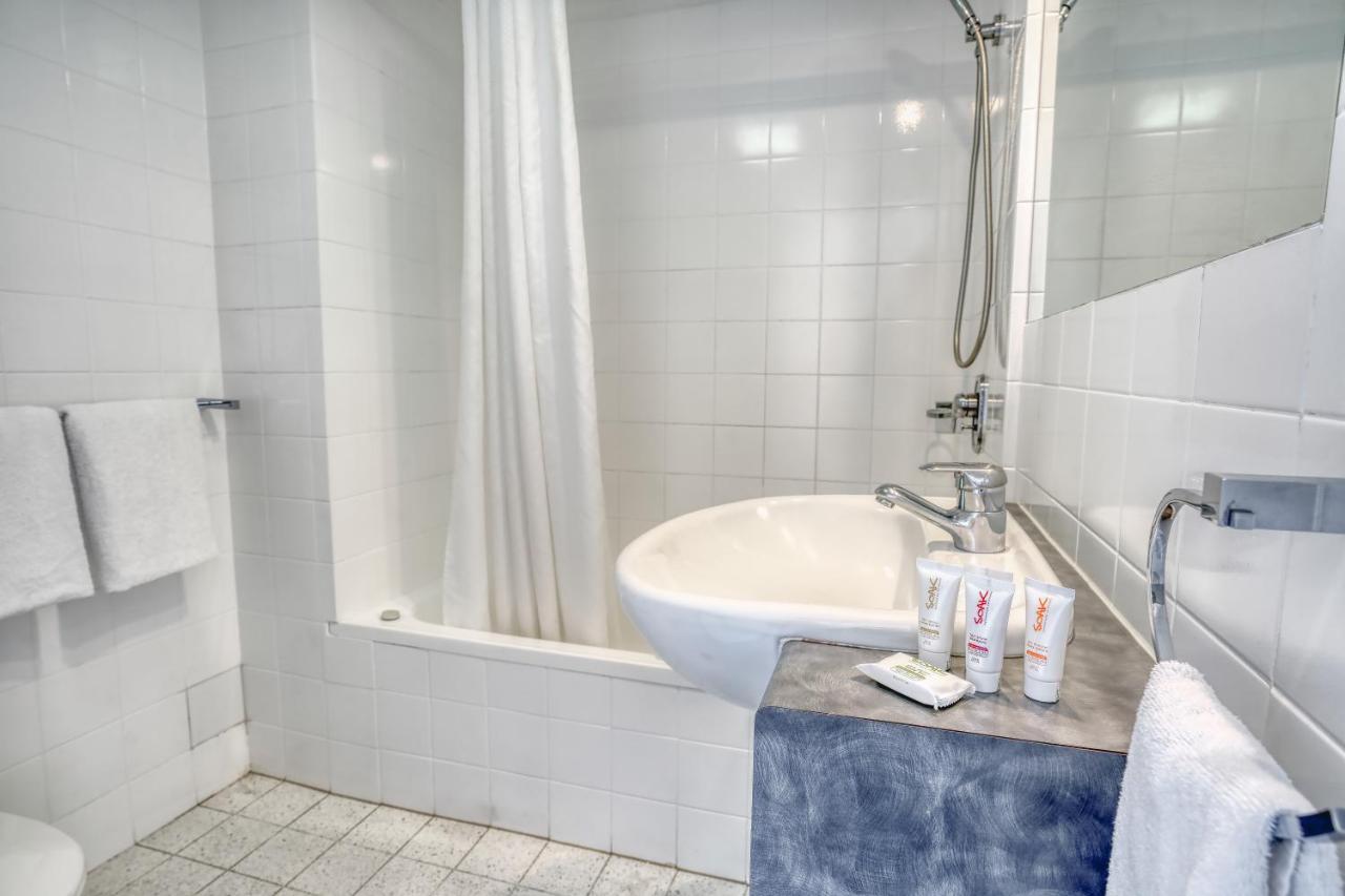 Central Brunswick Apartment Hotel photo