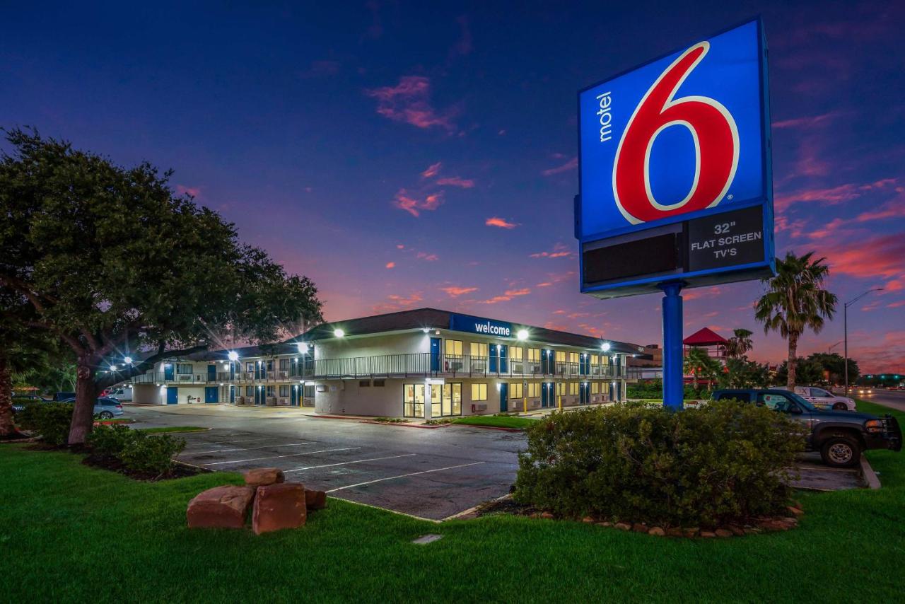 Image: Motel 6-College Station, TX - Bryan