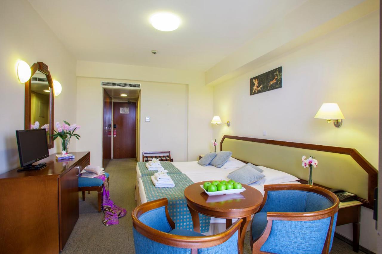 Aquamare Beach Hotel & Spa photo