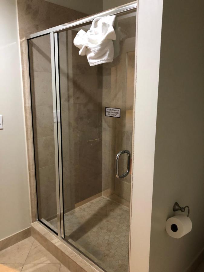Grand Eastonian Hotel & Suites — photo 13
