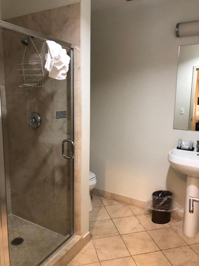 Grand Eastonian Hotel & Suites — photo 15