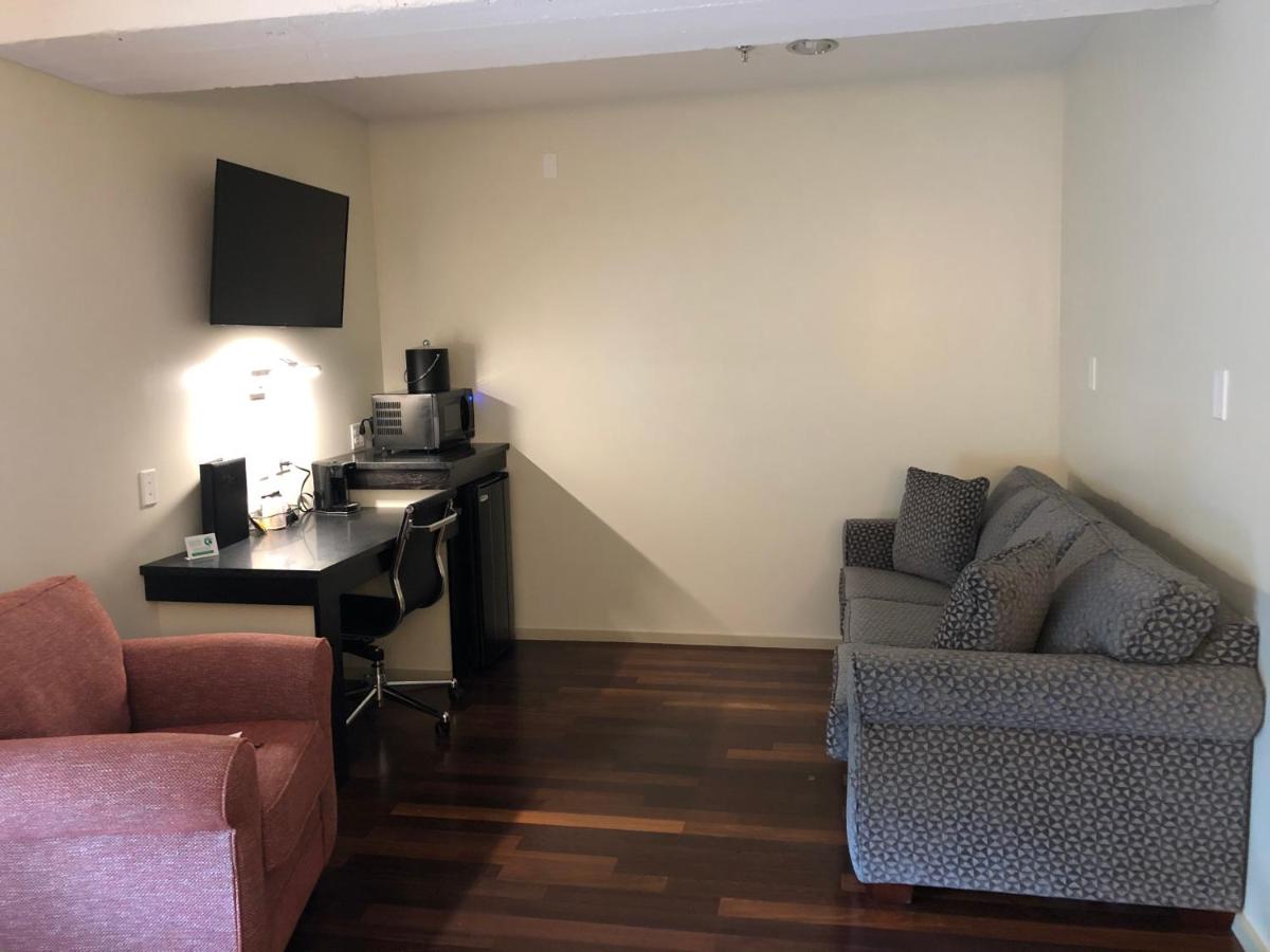 Grand Eastonian Hotel & Suites — photo 10