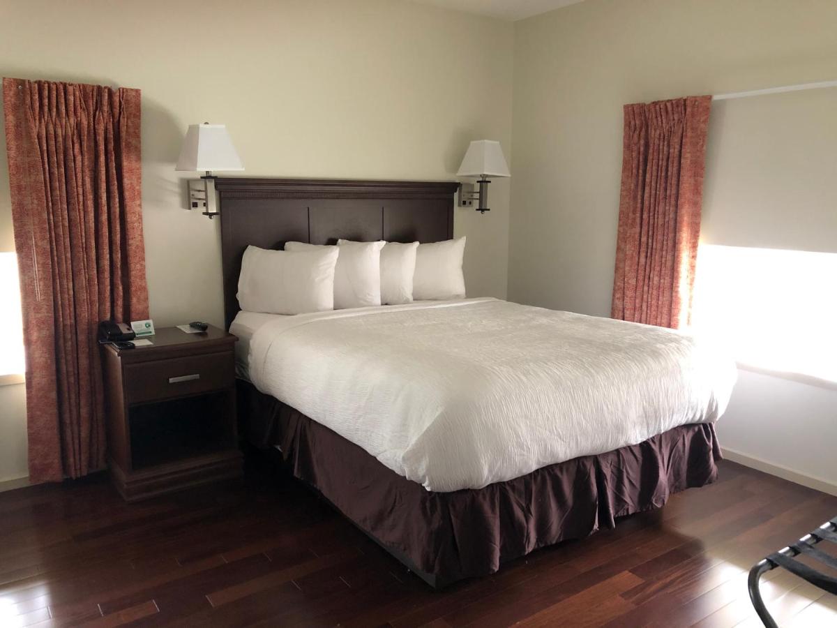 Grand Eastonian Hotel & Suites — photo 20