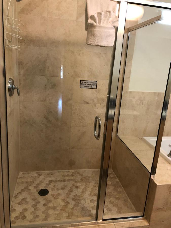 Grand Eastonian Hotel & Suites — photo 17