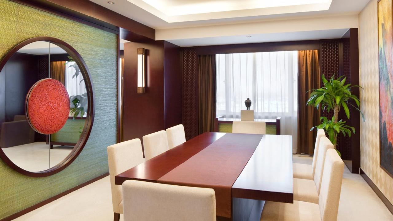 Crowne Plaza Shanghai Pudong, an IHG Hotel photo