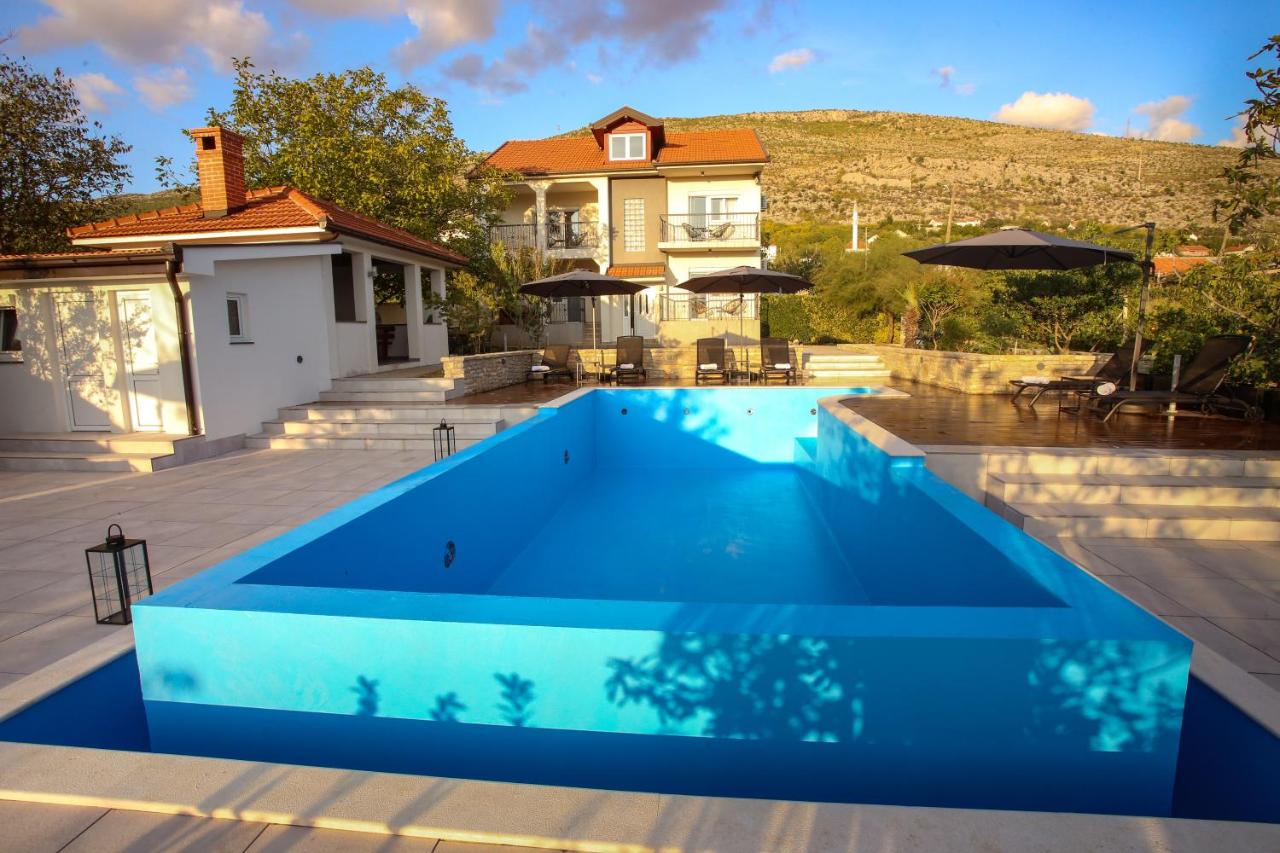 Heated swimming pool: Villa Infinity Mostar