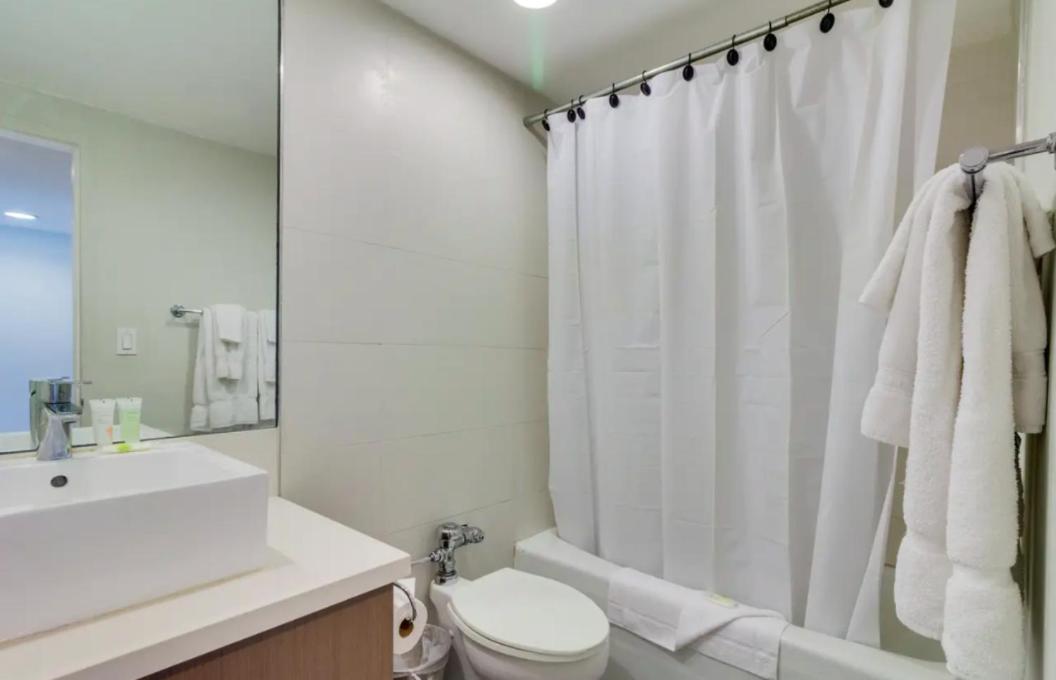 Castle 835 Oceanview studio on beach with pool, gym, bars, and FREE Parking - 5