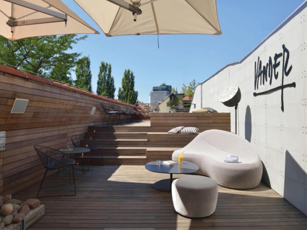 Rooftop swimming pool: Vander Urbani Resort - a Member of Design Hotels