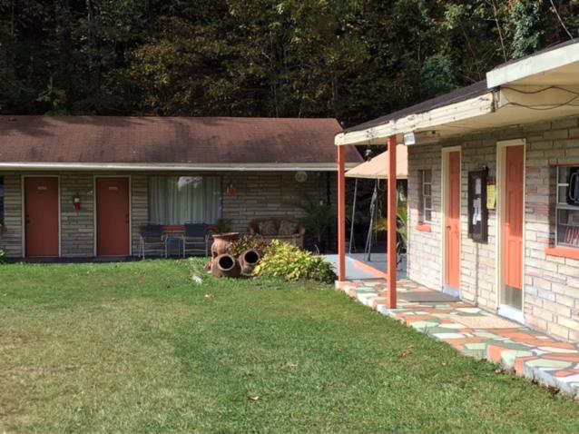 The Lucky 7 Motel — photo 13