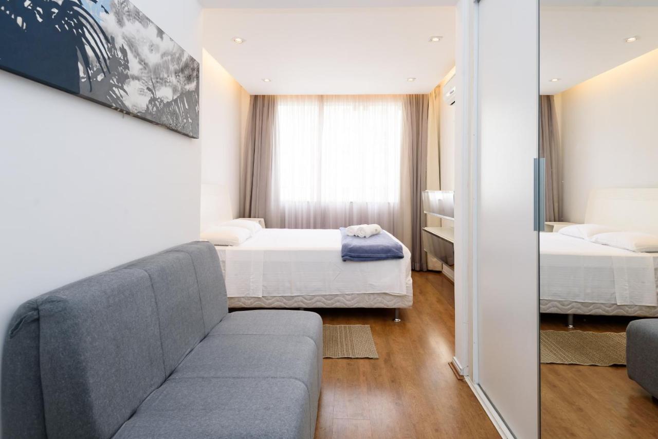 Iluminado em Copacabana - Paisagem leve - BC706 Z2 - 2