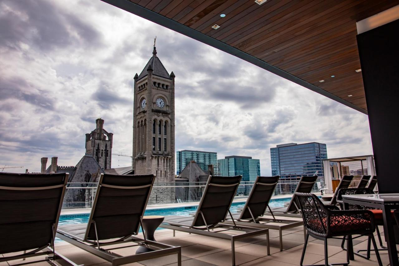 Rooftop swimming pool: Grand Hyatt Nashville