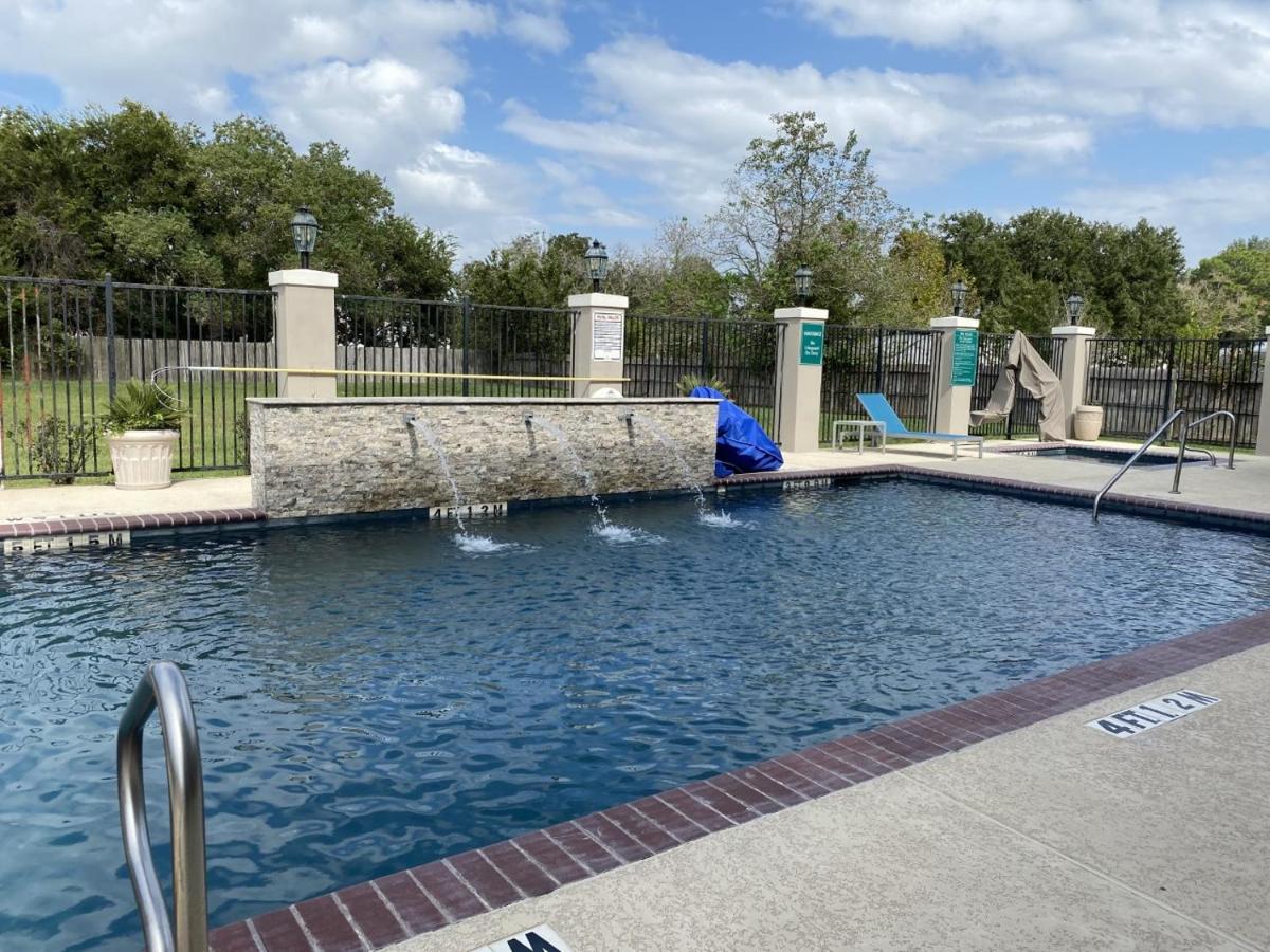 Woodland Inn & Suites — photo 5
