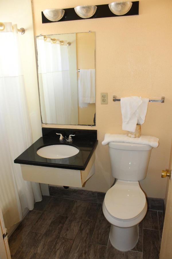Redwood Budget Motel — photo 12