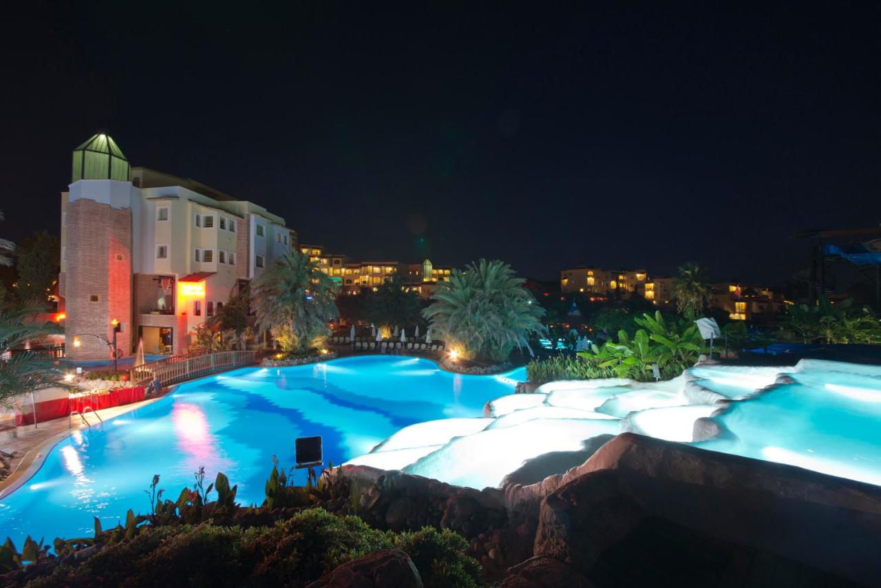 Heated swimming pool: Limak Arcadia Sport Resort Belek