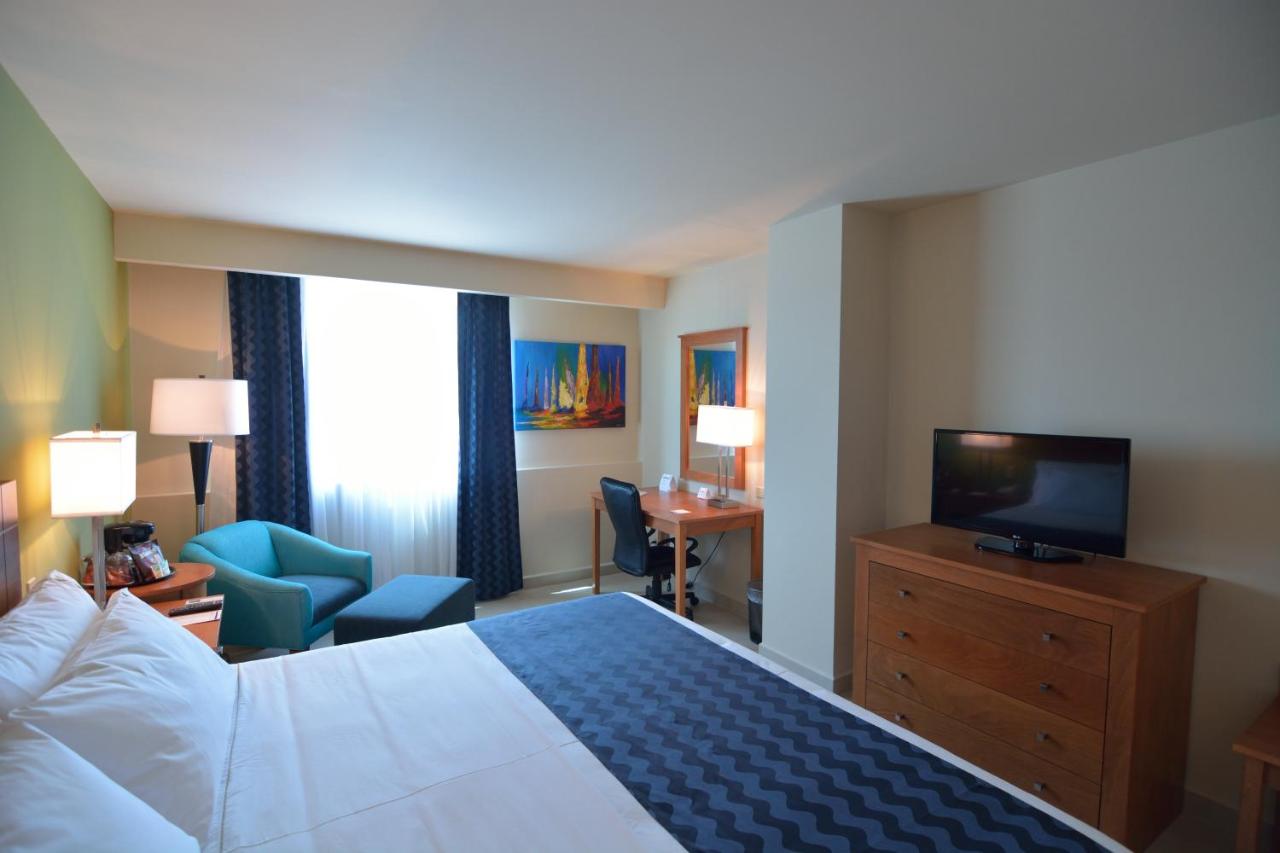 Holiday Inn Express Cabo San Lucas, an IHG Hotel photo
