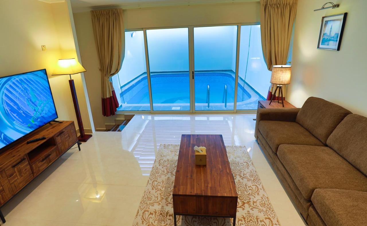 Heated swimming pool: Villaggio Hotel Abu Dhabi