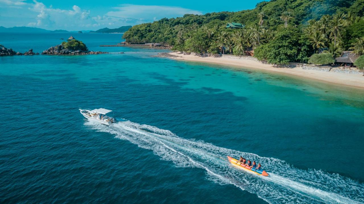 Beach: Flower Island Resort