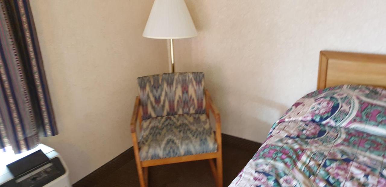Kershaw Motel — photo 23