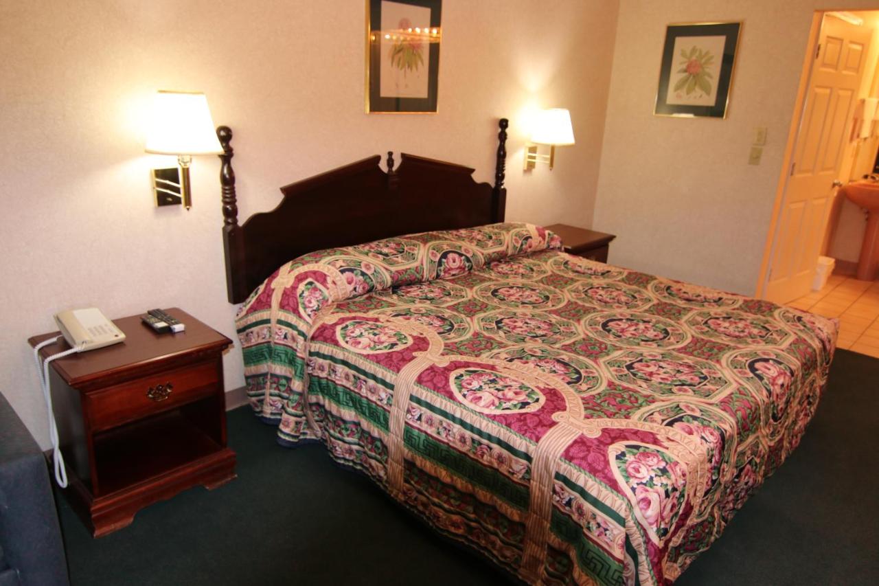 Kershaw Motel — photo 24