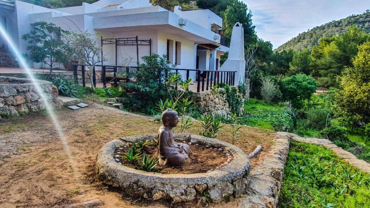 Homestay Ibiza Yoga - The Meditation Hut, Na Xamena, Spain ...