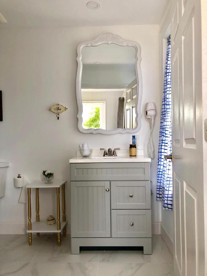 Private Suite Mins from MIA Free Parking - 3