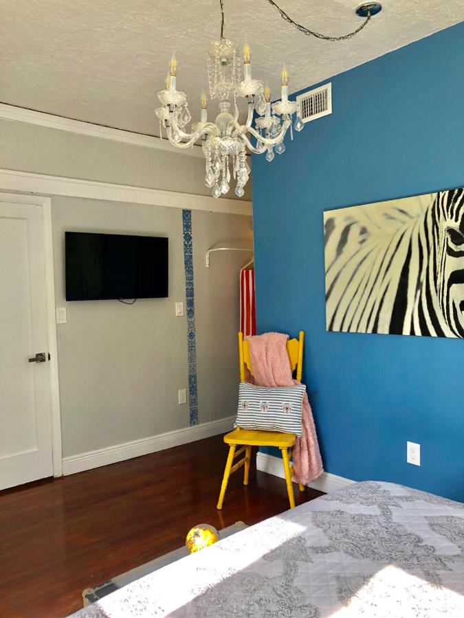 Private Suite Mins from MIA Free Parking - 5