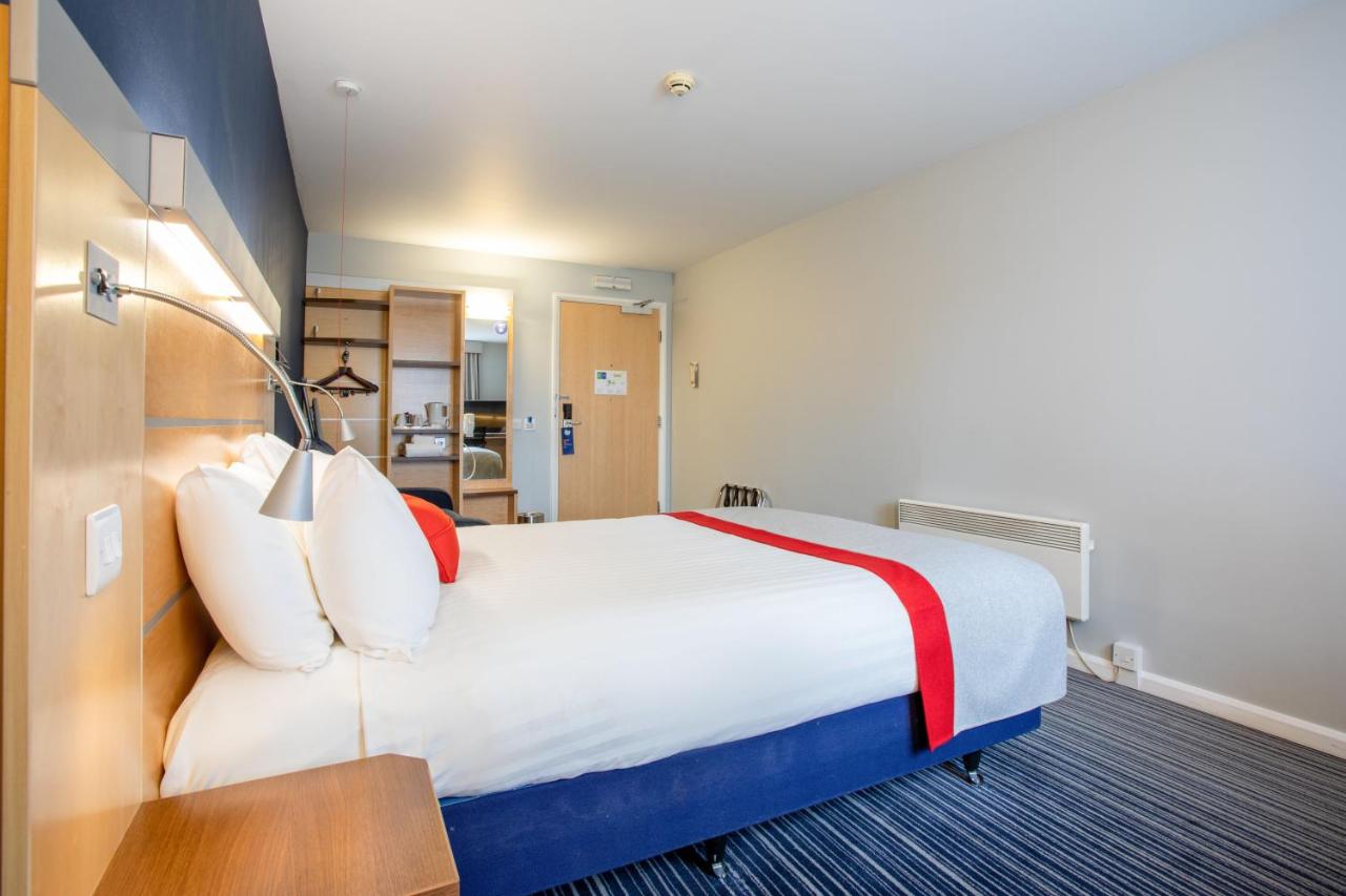 Holiday Inn Express DUNFERMLINE - Laterooms