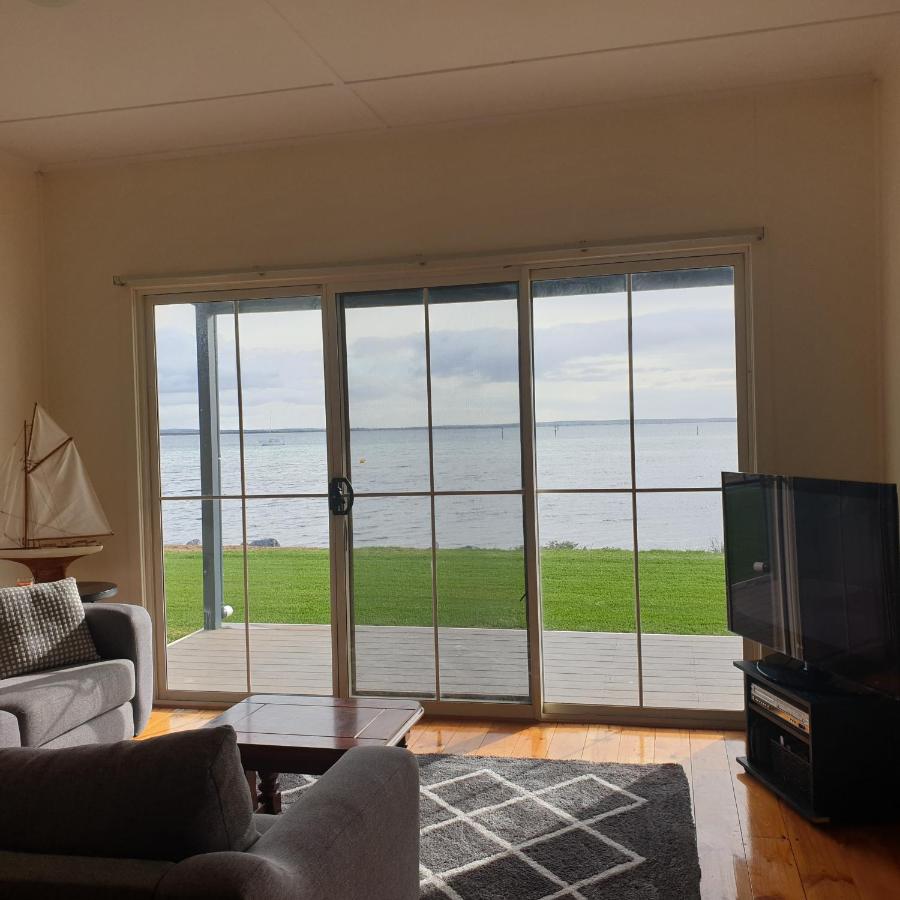 Beach: Blue Seas - Beach Front Living