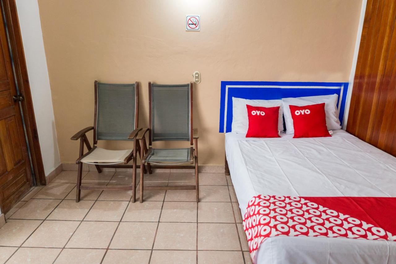 Hotel Isis photo