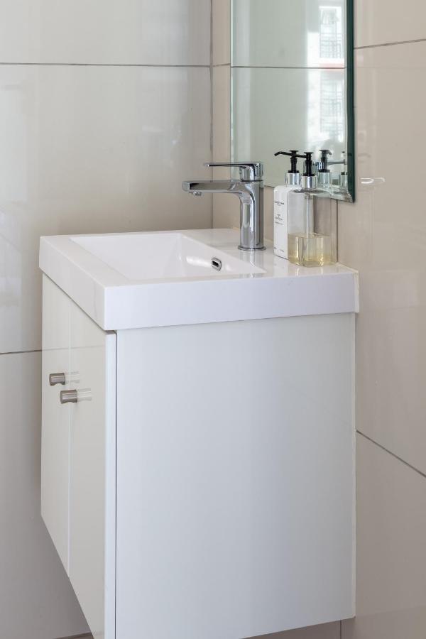 The Paragon Urbane Centrally Located, Modern Comforts - 4