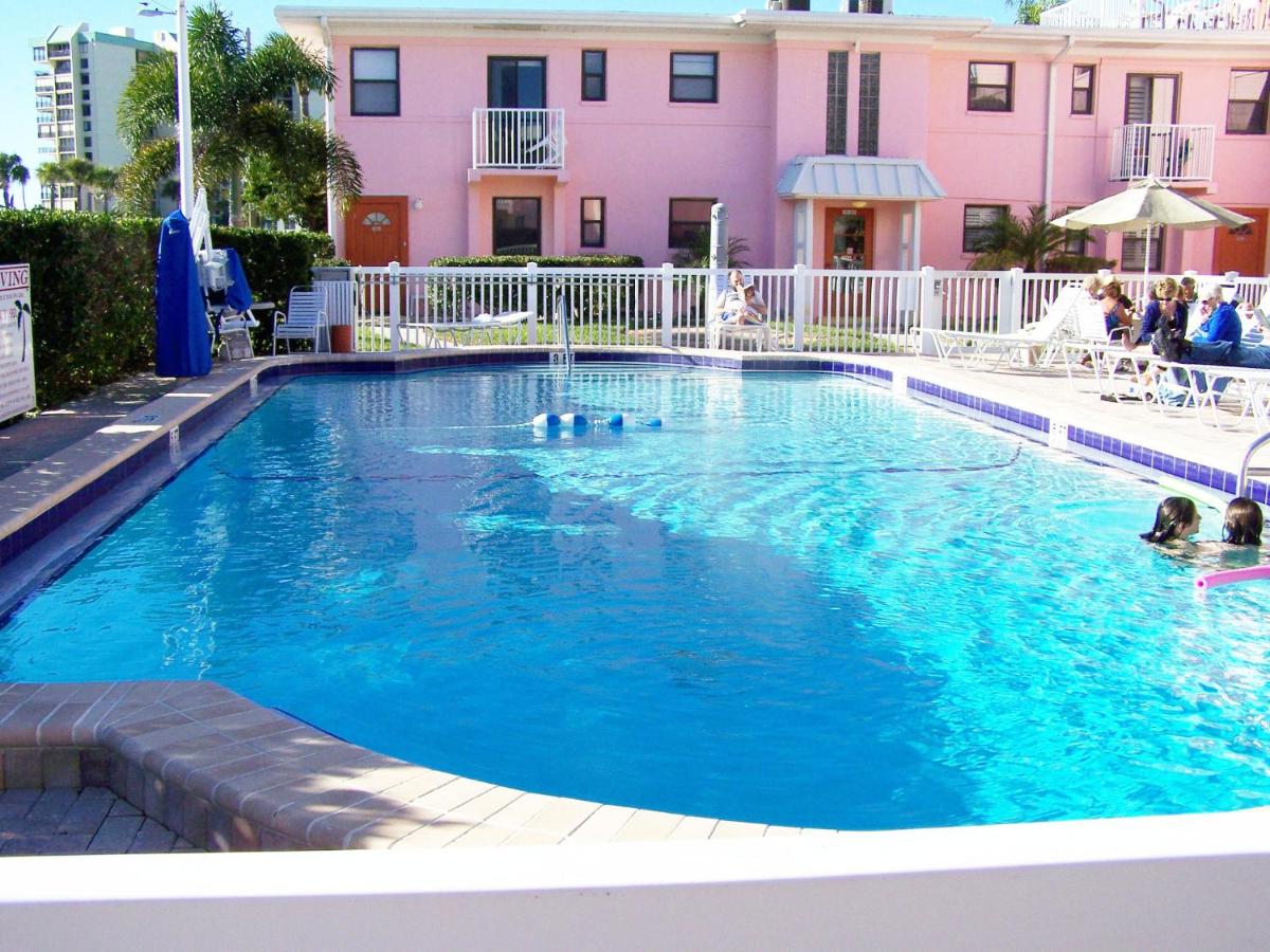 Heated swimming pool: Gulf Winds Resort by Travel Resort Services
