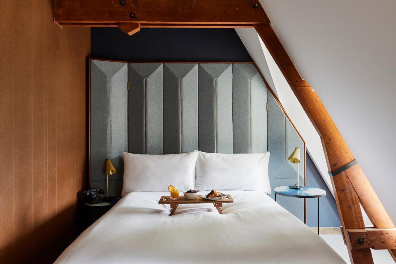 Een bed of bedden in een kamer bij Hotel Indigo The Hague - Palace Noordeinde by IHG