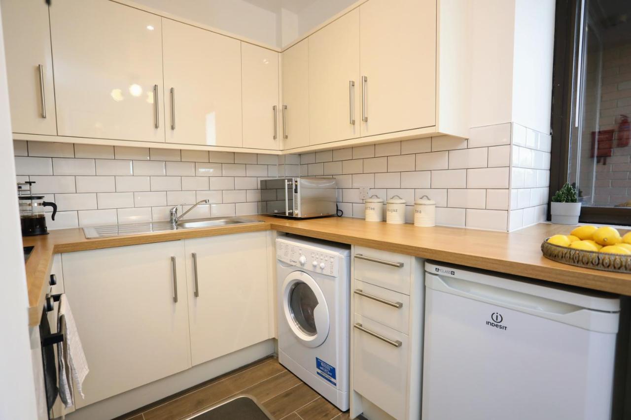 Aisiki Living at Upton Rd, Multiple 1, 2, or 3 Bedroom Apartments, King or Twin beds with FREE WIFI and FREE PARKING photo