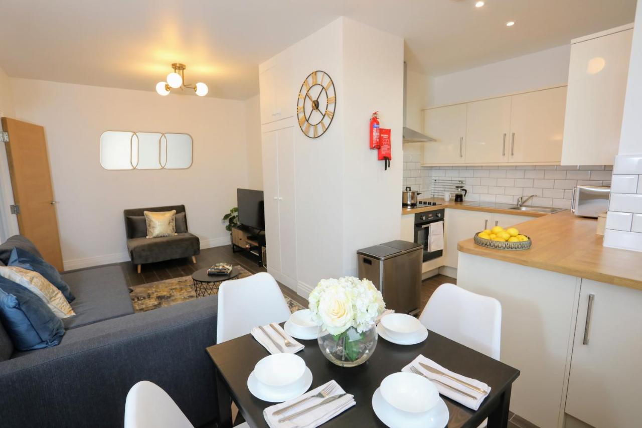 Aisiki Living at Upton Rd, Multiple 1, 2, or 3 Bedroom Apartments, King or Twin beds with FREE WIFI and FREE PARKING photo