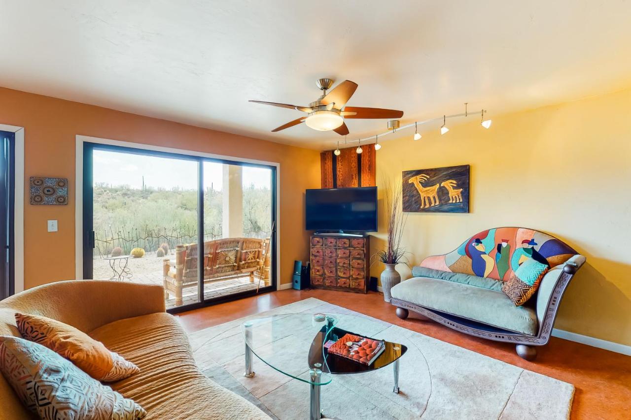 {{ hotelInfo.altText }}