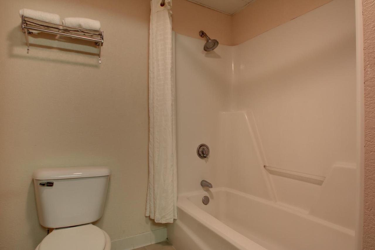 Key West Inn - Baxley — photo 10