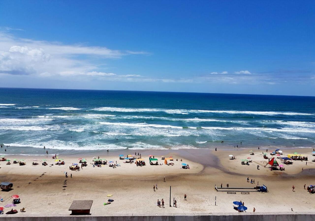 Beach: Hotel Araçá