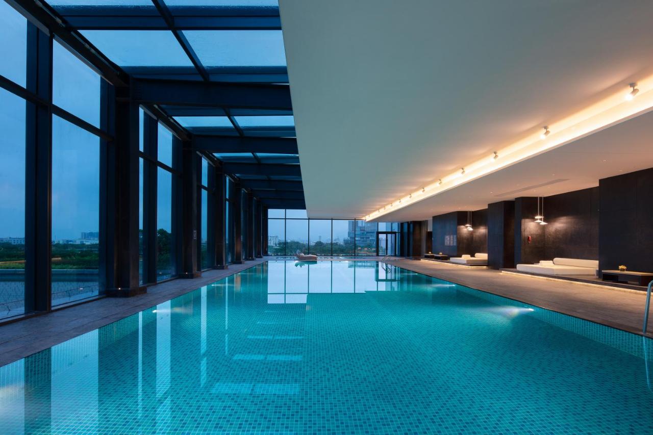 Heated swimming pool: Crowne Plaza Foshan Nanhai, an IHG Hotel