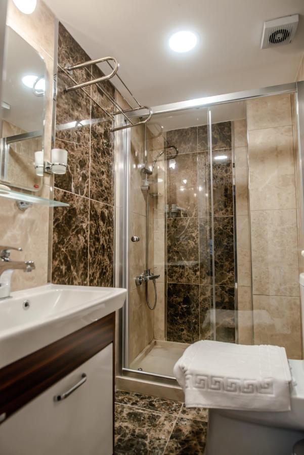 The Camelot Hotel - 3