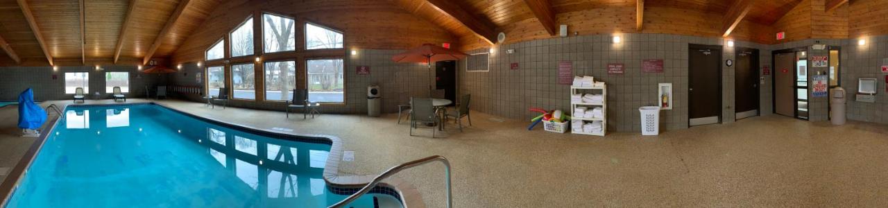 Nichols Inn & Suites — photo 24