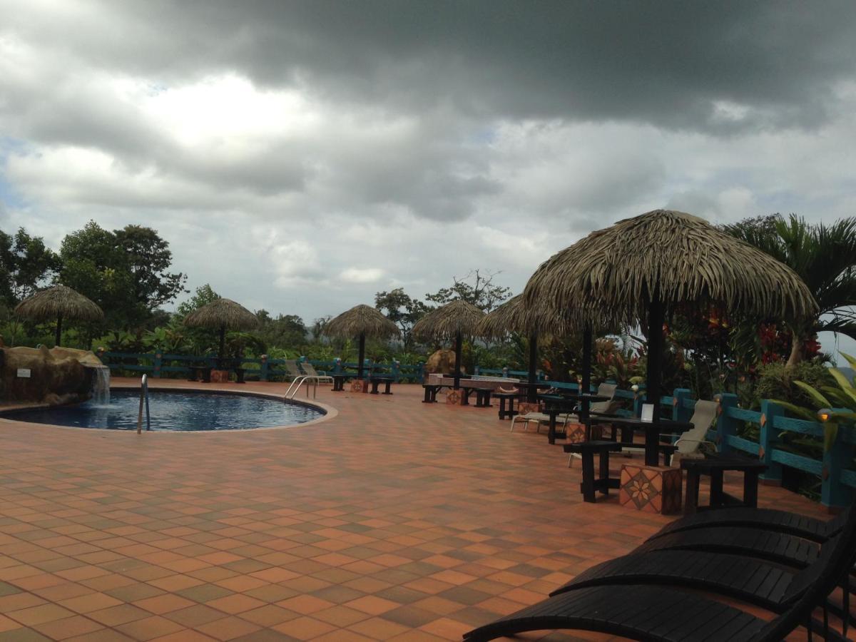 Heated swimming pool: Hotel La Pradera del Arenal