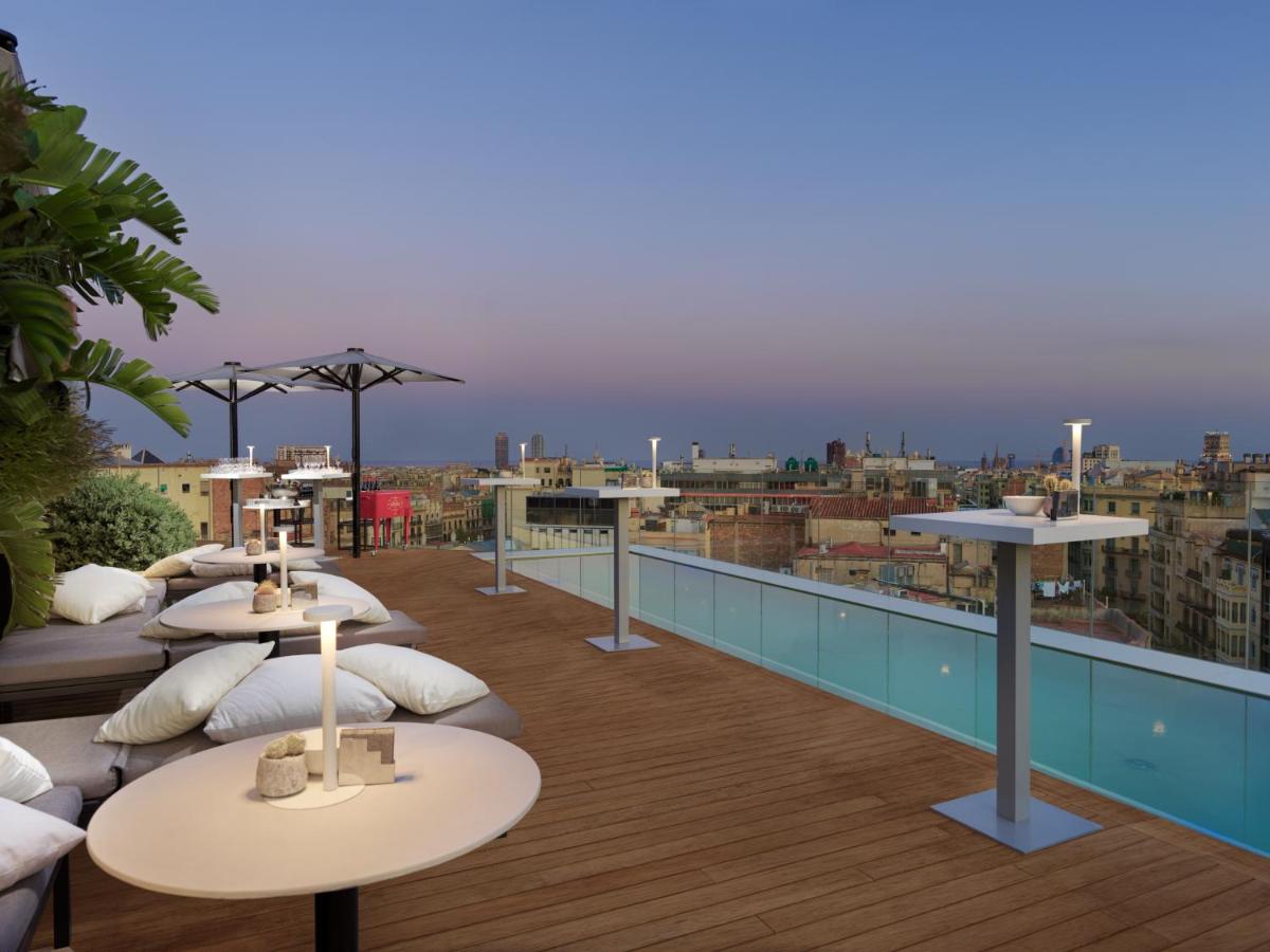 Rooftop swimming pool: The One Barcelona GL