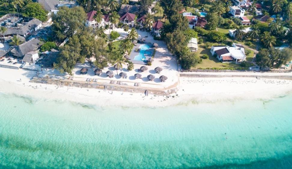 Image: Smiles Beach Hotel