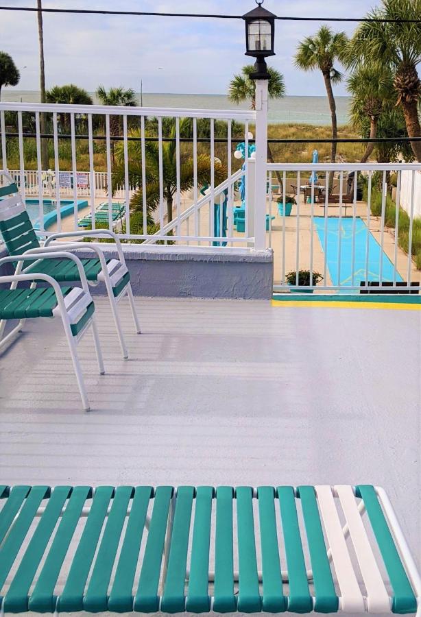 Johns Pass Beach Motel - Treasure Island Beach — photo 13