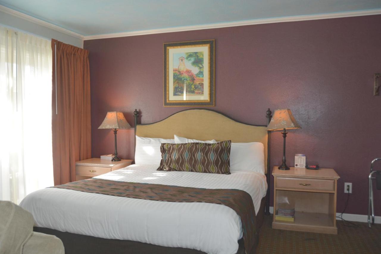 Oasis Inn & Suites — photo 4