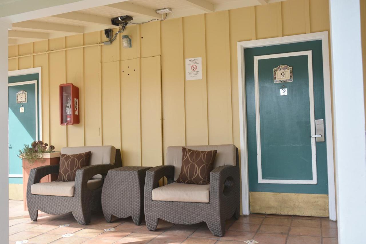 Oasis Inn & Suites — photo 21